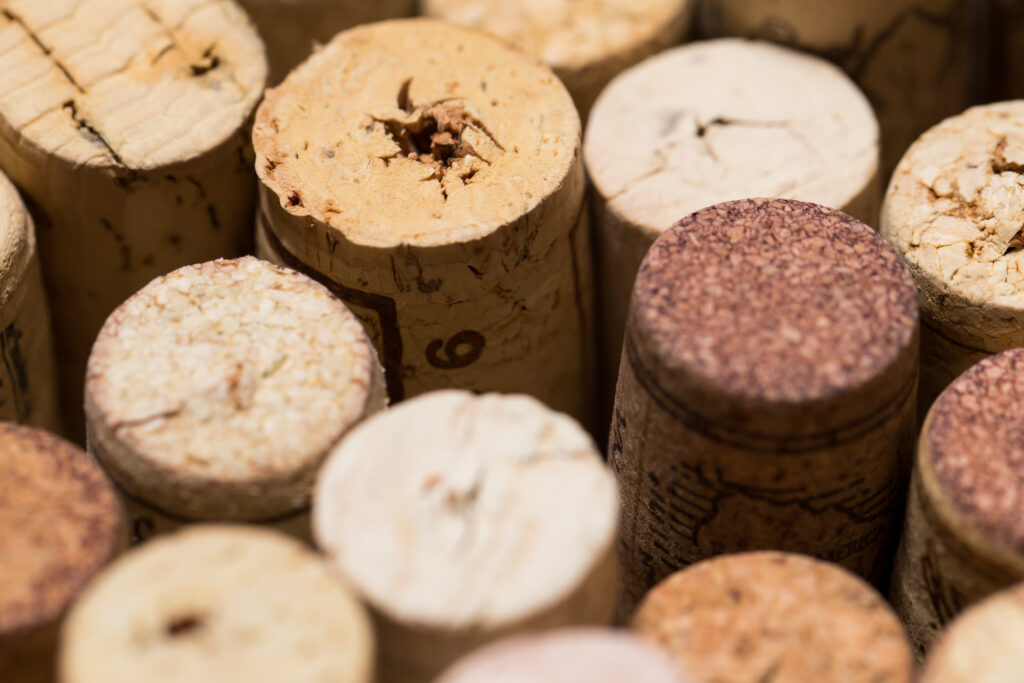 Suporturi de pahar din dopuri de vin reciclate