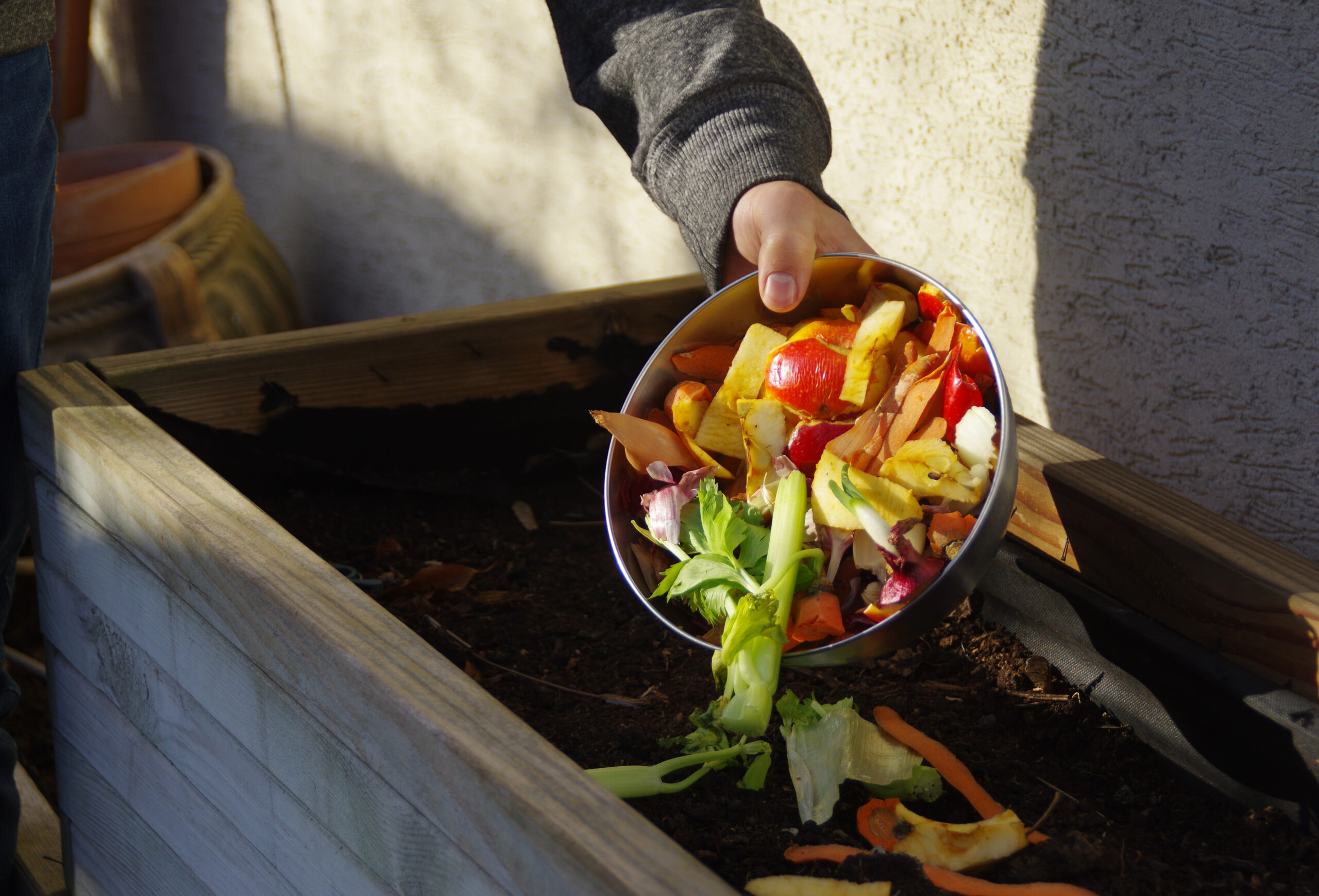 Compost: Cum să transformi resturile menajere în aur negru pentru grădina ta